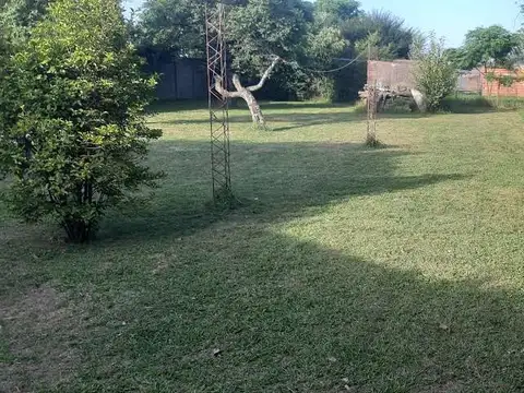 Quinta de 1/2 hectárea con 2 casas y pileta (5039 m2) sobre 13 Lotes de distintos tamaños.