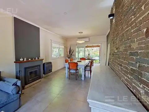 Casa en Venta con 3 cocheras