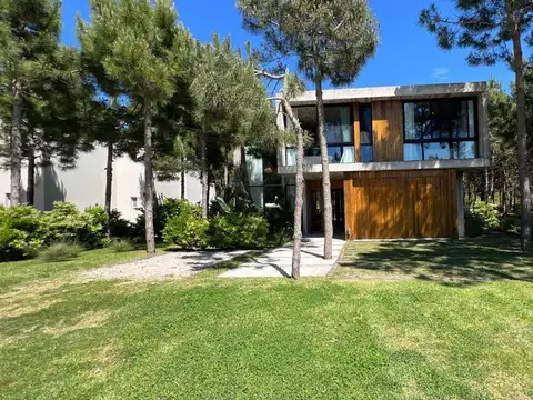 CASA 4 AMBIENTES COSTA ESMERALDA