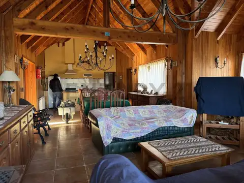 VENTA CASA SAN MARTIN DE LOS ANDES, SOBRE EL RIO QUILLEHUE