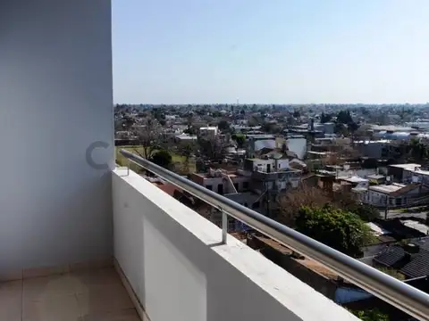 VENTA DEPARTAMENTO 2 AMBIENTES - APTO CREDITO - MORON NORTE contrafrente con baulera propia.