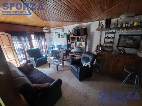 Casa 4 ambientes con 2 baños