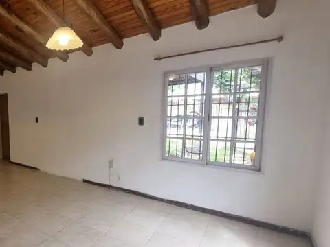 Casa en Alquiler con 1 cochera