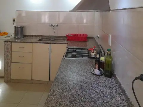 Casa 5 ambientes con 2 baños