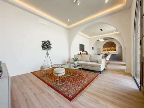 Casa en venta 4 dormitorios con cochera, quincho, jardín y pileta