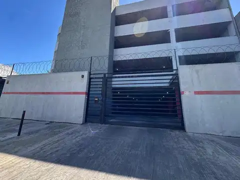 Cochera Guardacoches con Baulera Amplia Parking Paz Quilmes