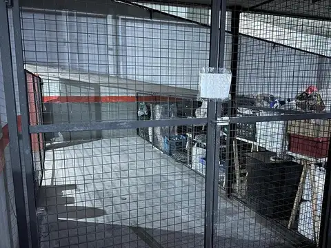 Cochera Guardacoches con Baulera Amplia Parking Paz Quilmes