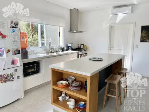 Casa 5 ambientes con 3 baños