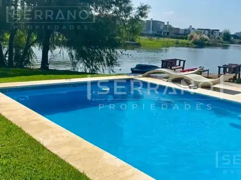 Casa en Venta con 3 cocheras