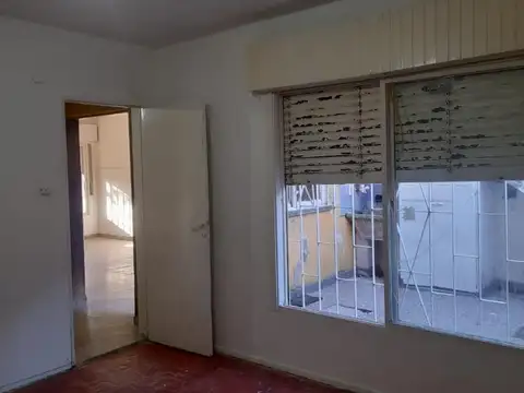 Casa al frente de 2 dormitorios en venta