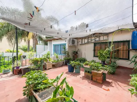 Casa 7 ambientes con 2 baños