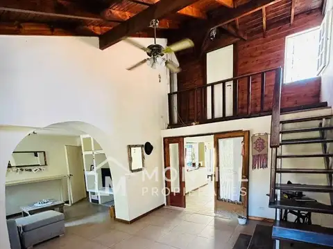 Casa 7 ambientes con 2 baños