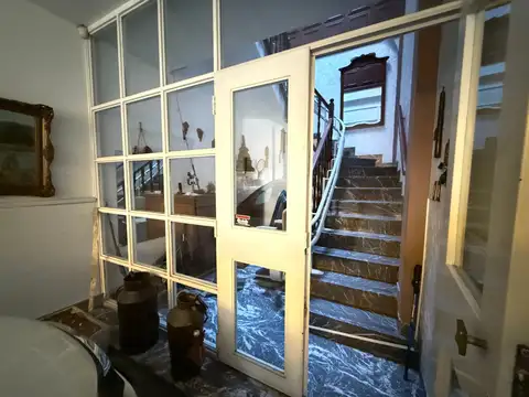 P.H PISO UNICO EN PLANTA ALTA Y GARAGE EN PLANTA BAJA