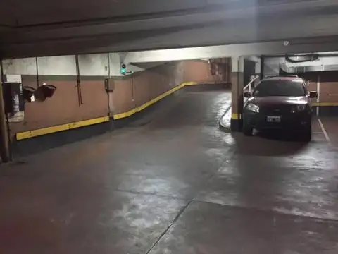 VENTA COCHERA CUBIERTA  AV. CORRIENTES 802