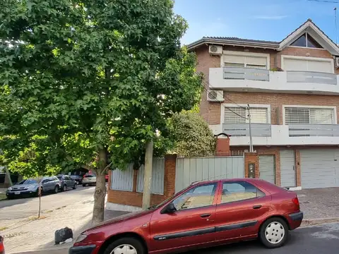 EN VENTA EN CIUDAD JARDIN EXCELENTE TRIPLEX EN PLANTA BAJA, JARDIN AL FRENTE - FICHA 9678