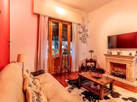 Venta de excelente PH  de estilo en Almagro