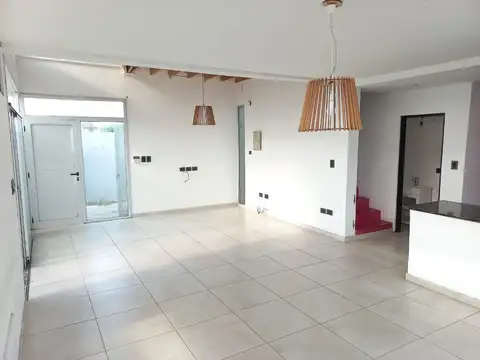 Casa en Alquiler en City Bell, $ 850.000