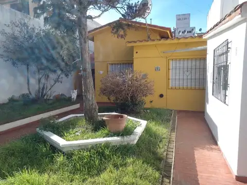 Casa 3 ambientes+ 2 locales (140264)