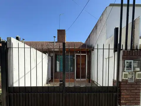 Casa en alquiler 1 dormitorio con galería y jardín – Pilar cerca de Ruta 8