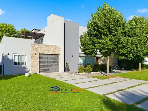 Casa 6 ambientes con 4 baños