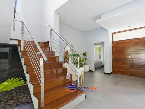 Casa en Venta con 5 cocheras