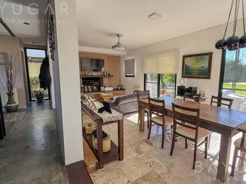 Casa 4 ambientes con 3 baños