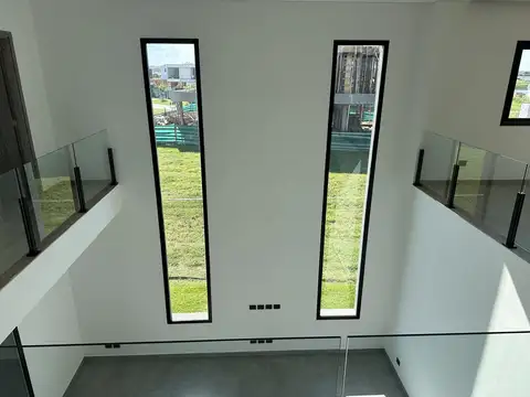 Casa 7 ambientes con 5 baños