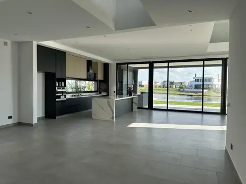 Casa en  Venta Barrio Costas Puertos Escobar