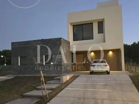 Casa 5 Ambientes en Venta en Villanueva, Tigre, G.B.A. Zona Norte