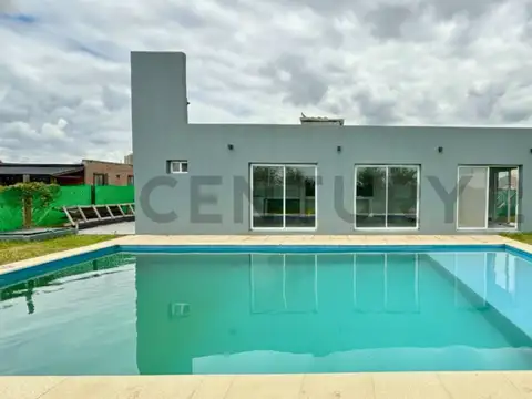 Casa en Venta con 2 cocheras