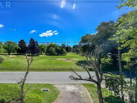 Casa 5 ambientes con 4 baños