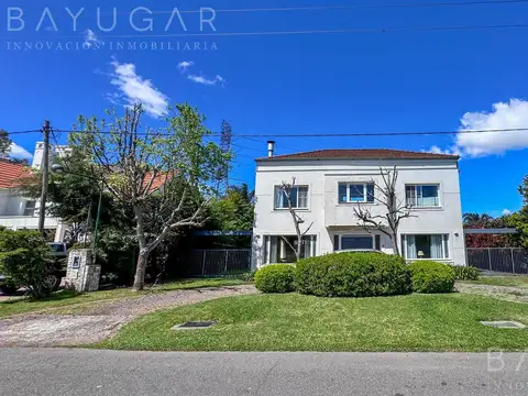 Casa en Venta con 4 cocheras