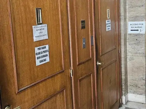 Oficina 7 ambientes con 2 baños