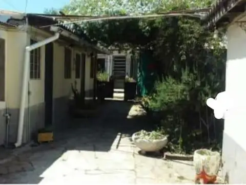 Casa en venta - 2 dormitorios 1 baño - 150mts2 - Quilmes Oeste