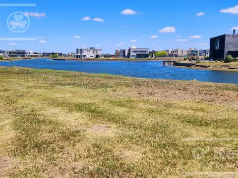 Lote a laguna en venta en Sebastián Gaboto Pueblos del Plata Hudson Berazategui Posesion Inmediata