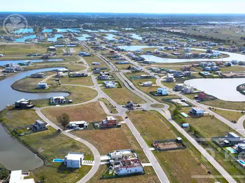 Lote a laguna en venta en Sebastián Gaboto Pueblos del Plata Hudson Berazategui Posesion Inmediata