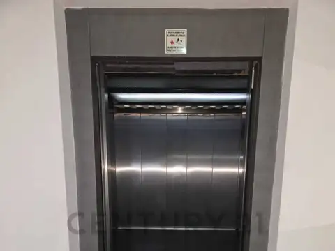 Tres Arroyos 2700, Piso 2