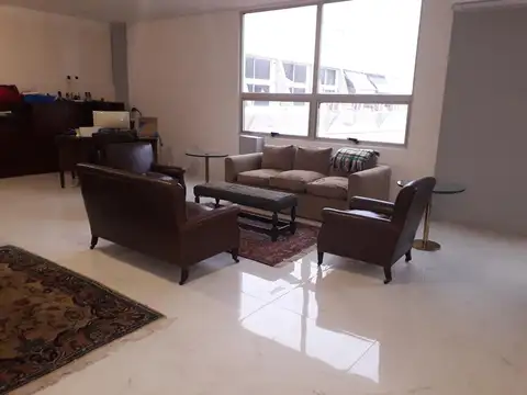 Oficina 5 ambientes con 2 baños