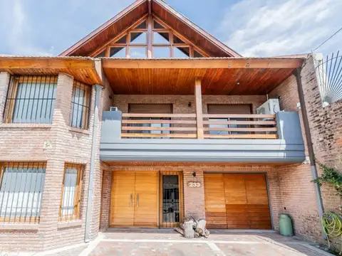 VTA.CASA DE CATEGORÍA 5 AMBIENTES,PISCINA ,QUINCHO, PARQUE, COCHERA EN PACHECO, TIGRE G.B.A.