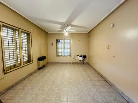 VENTA CASA A REFACCIONAR C PILETA BARRIO CONGRESO