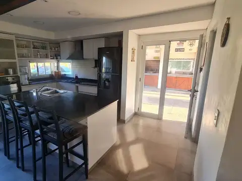 VENTA DE CASA EN CHACRAS DE URIBELARREA