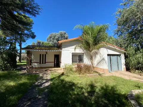 Casa de tres dormitorios en Barrio El Corcovado, EXCELENTE UBICACIÓN (Cód. 1315).-