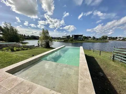 Venta de casa con pileta a la LAGUNA en El Cazal