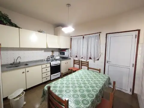 Casa 3 ambientes con 2 baños