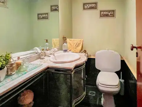 Casa 5 ambientes con 3 baños