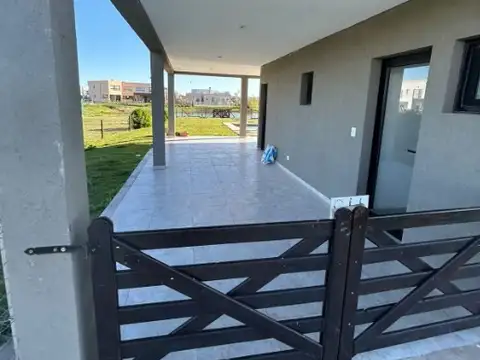 Casa en Venta en Magallanes - Barrio cerrado, USD 298.000