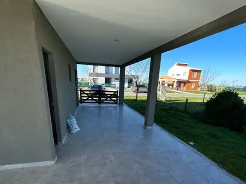 Casa 5 ambientes con 5 baños