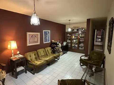 Casa 11 ambientes con 4 baños