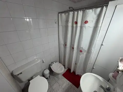 Casa 2 ambientes con 1 baño