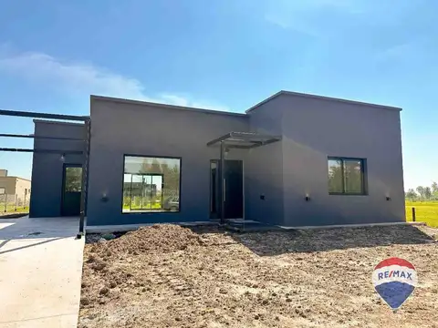 CASA EN VENTA 4 AMBIENTES A ESTRENAR